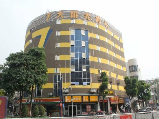 Hotel 7 Days Inn Foshan Shunde Lunjiao Branch, Guangdong, photo