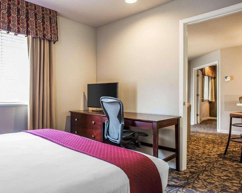 Фото Quality Suites Atlanta Buckhead Village North