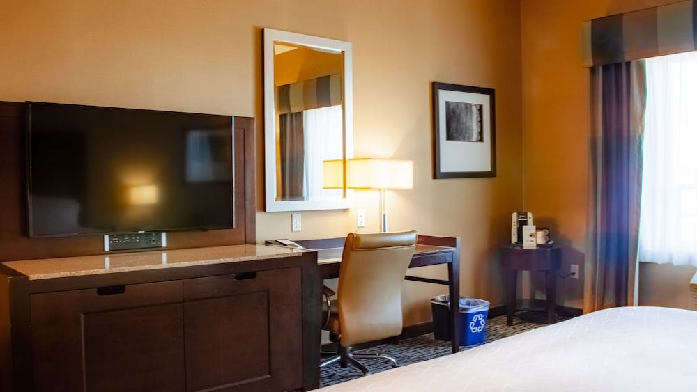 Фото Holiday Inn Express & Suites Salinas, an Ihg Hotel