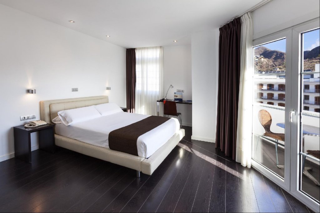 Фото Occidental Santa Cruz Contemporáneo