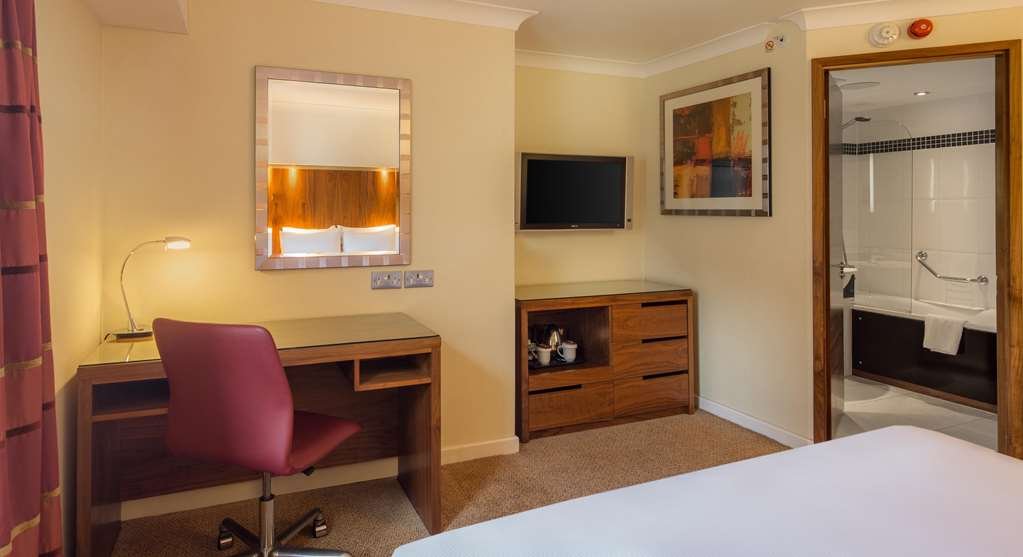 Фото DoubleTree by Hilton Bath