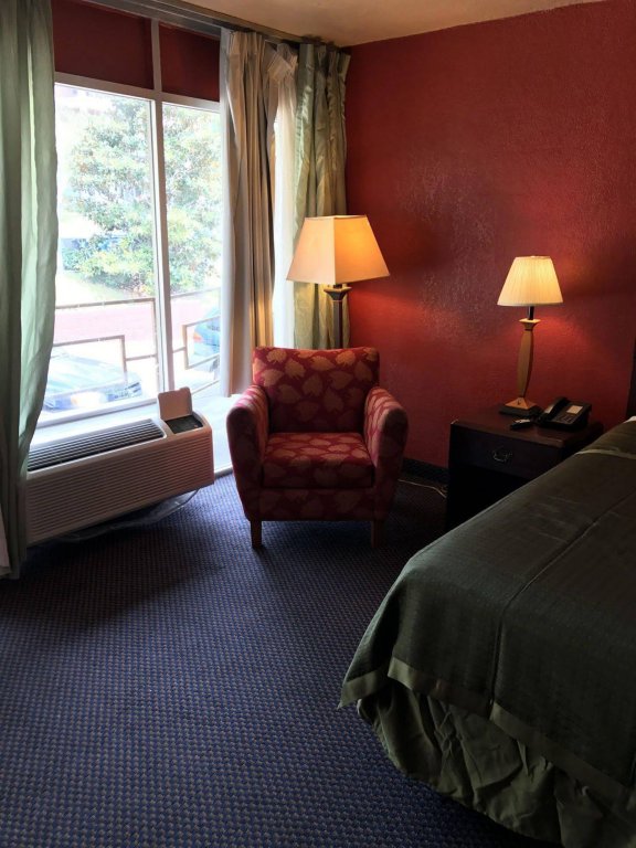 Фото Oyo Hotel Tallahassee Downtown