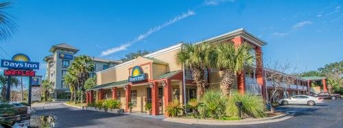 Фото Days Inn by Wyndham Fort Walton Beach