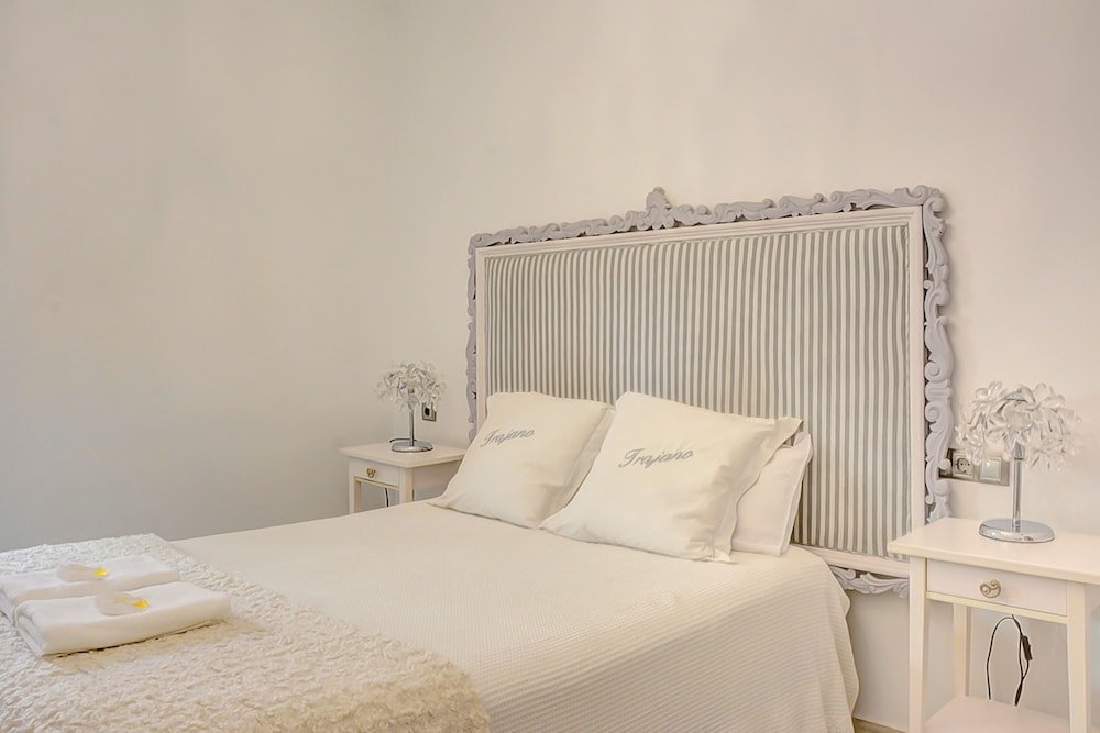 Фото Hostal Trajano