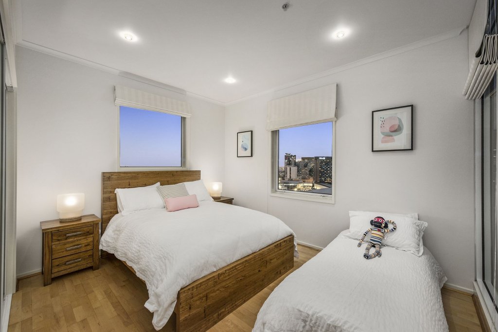 Фото Platinum Apartments on Whiteman St