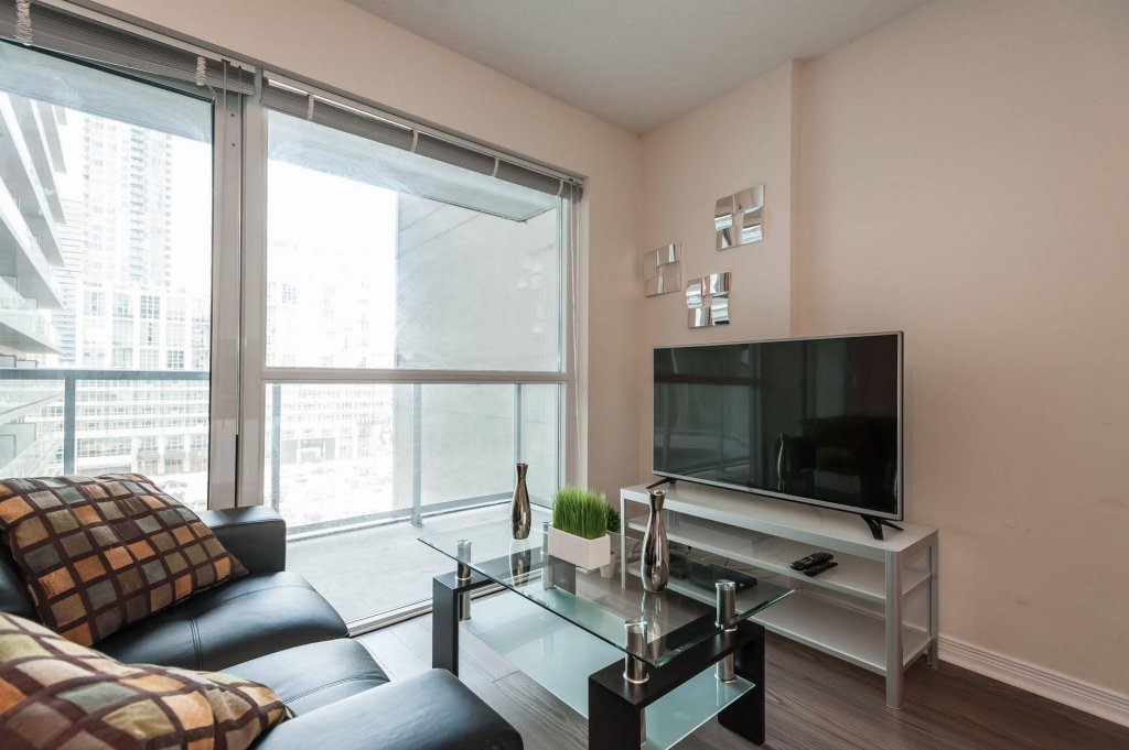 Фото Life Suites - Front and Spadina