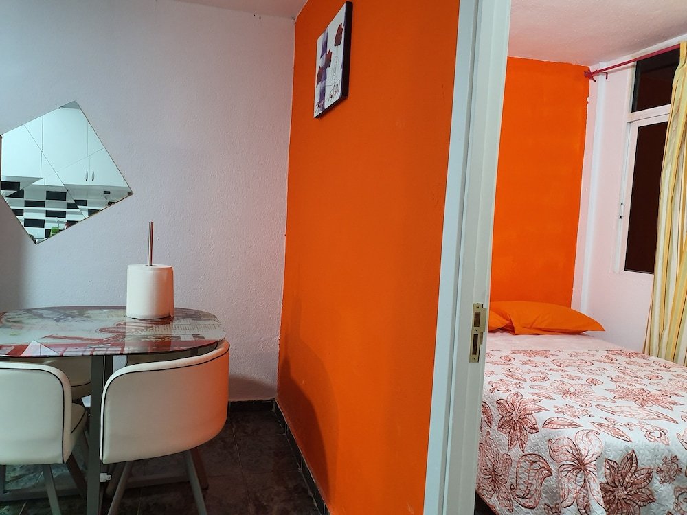 Фото Low Cost Room Plaza de Hierro IV