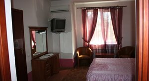 Gostinny dvor (Яснополянська вулиця, 9А) ، فندق
