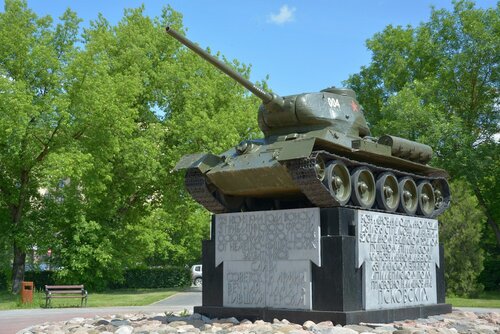 Памятник технике Танк Т-34-85 Освободителям Пскова, Псков, фото