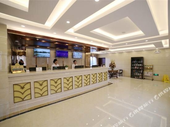 Гостиница GreenTree Inn Suzhou Industrial Zone Yangcheng Lake Weiting Mong Kok Express Hotel в Сучжоу