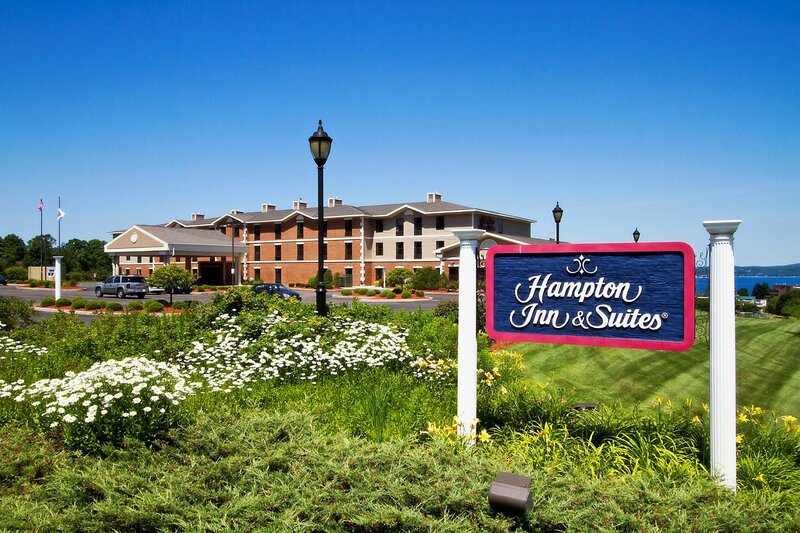 Гостиница Hampton Inn & Suites Petoskey в Петоски