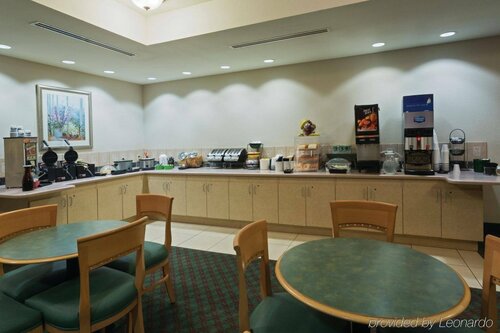 Гостиница La Quinta Inn & Suites by Wyndham Fort Myers Airport