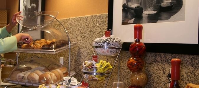 Фото Hampton Inn & Suites Lathrop