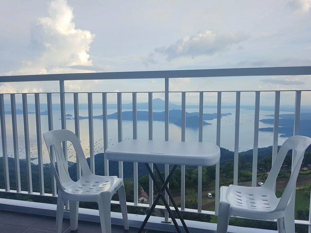 Hotel Blowing in the Wind - Lake View Apartments, Tagaytay, photo