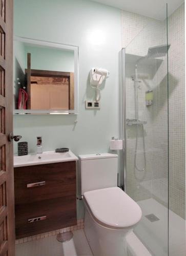 Фото Apartamentos con patio junto a la catedral by Toledo Ap