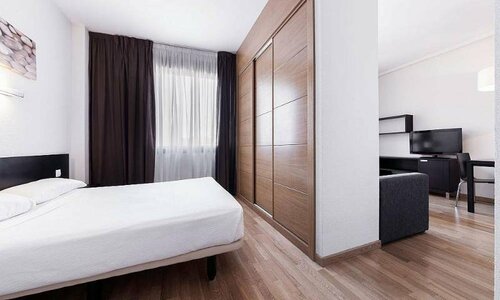 Гостиница Compostela Suites Madrid