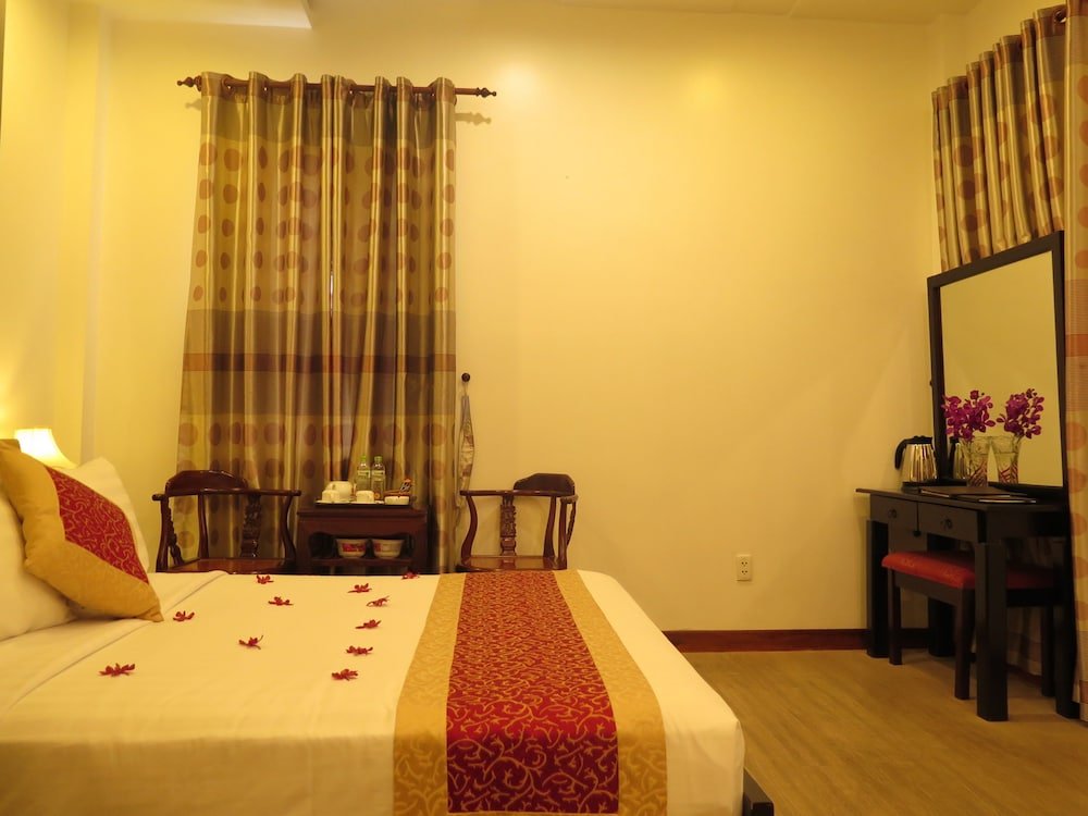 Фото Sunflowers Hotel