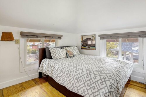 Гостиница Darling Detached Villa in Heart of Cap Hill