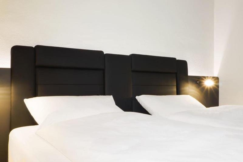 Фото V8 Hotel Köln