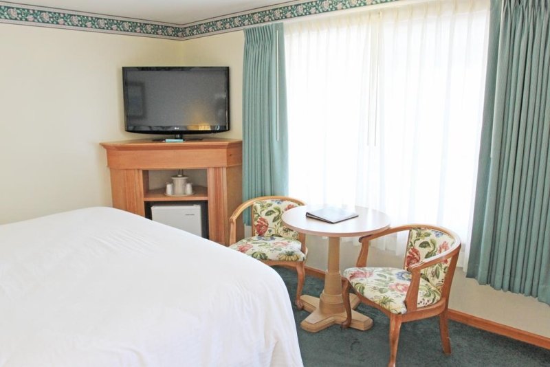 Фото Tugboat Inn