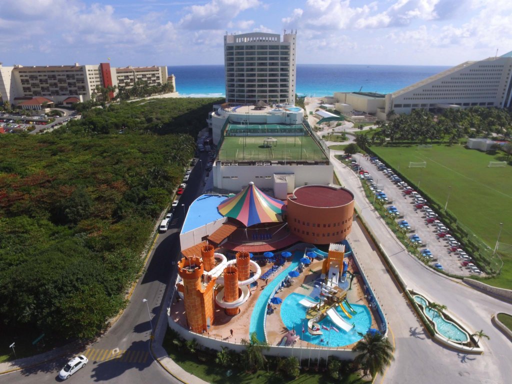 Фото Seadust Cancun Family Resort