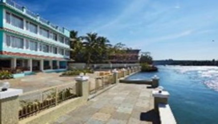 Фото Indy Waterfront Resort