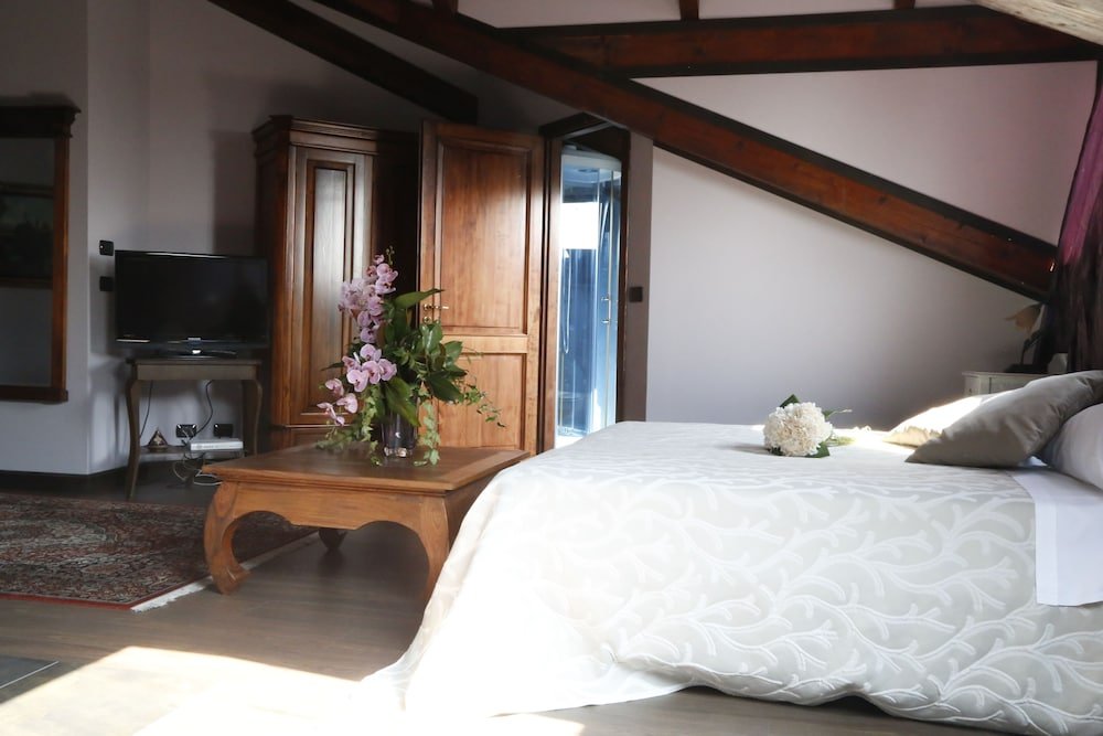 Фото Hotel Damian