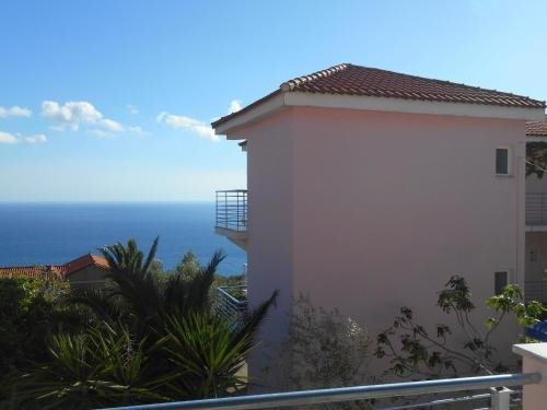 Фото Odyseas Studios - Near Lourdas Beach