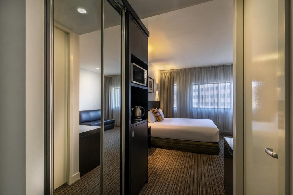 Фото Causeway 353 Hotel