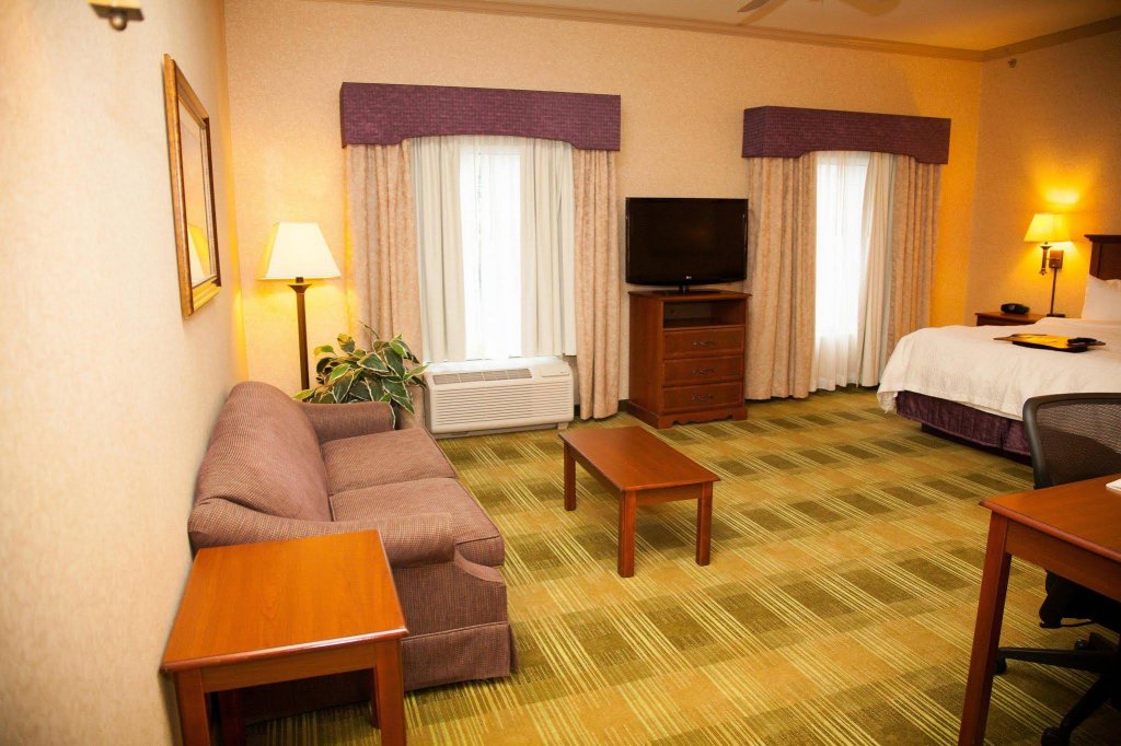 Фото Hampton Inn Brownwood