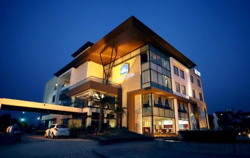 Фото Best Western Country Woods Ambala