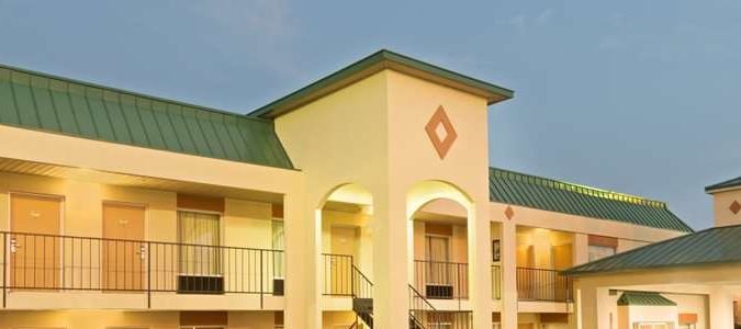 Фото Days Inn by Wyndham Greenville