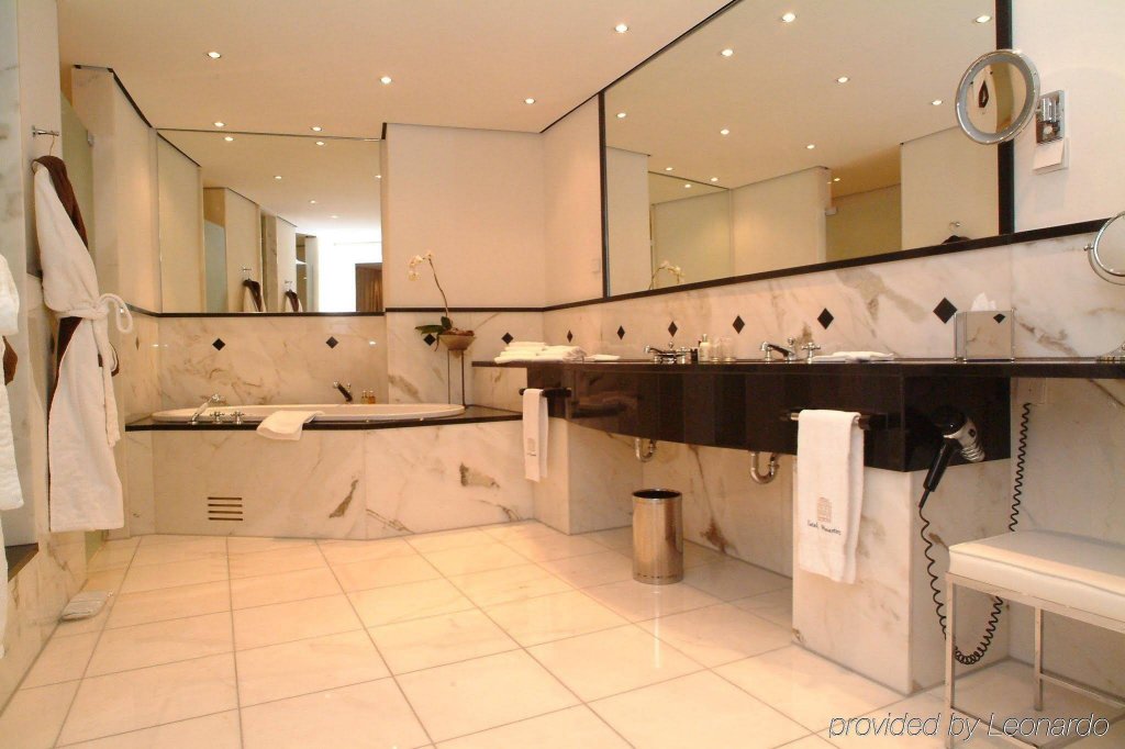 Фото Wasserturm Hotel Cologne, Curio Collection by Hilton