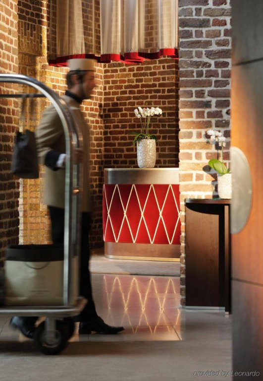 Фото Wasserturm Hotel Cologne, Curio Collection by Hilton