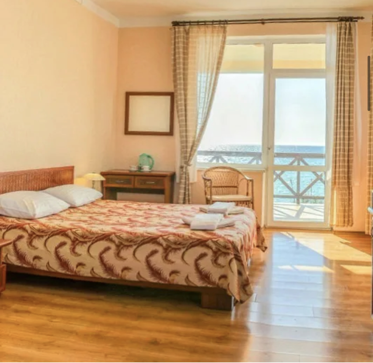 Фото Яркий берег