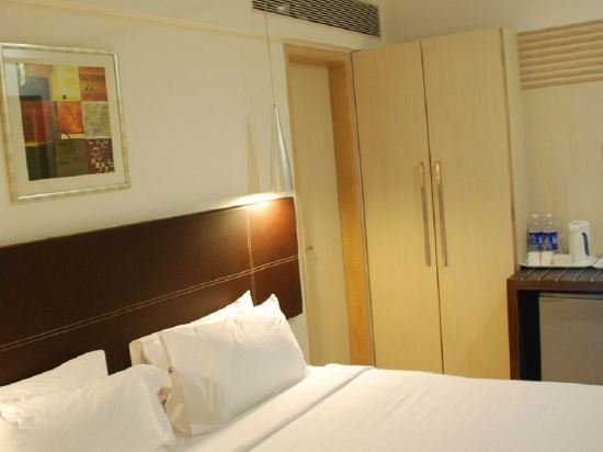 Фото Oriental Residency Hotel