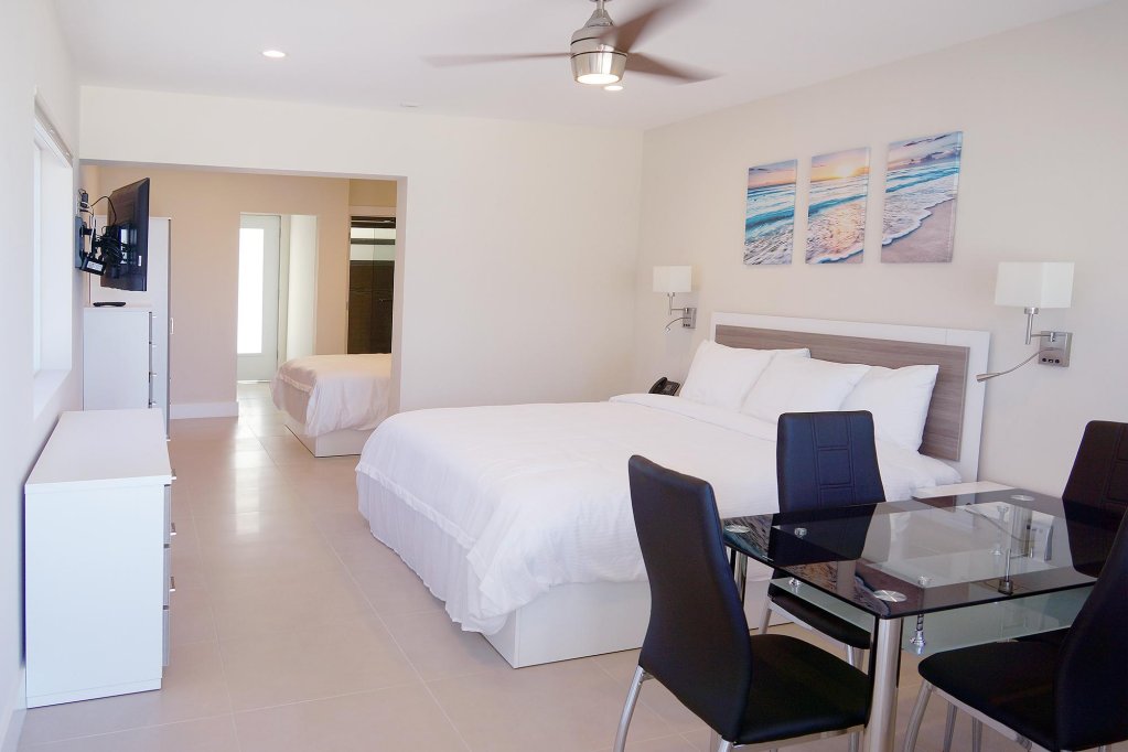 Фото The Diane Oceanfront Suites