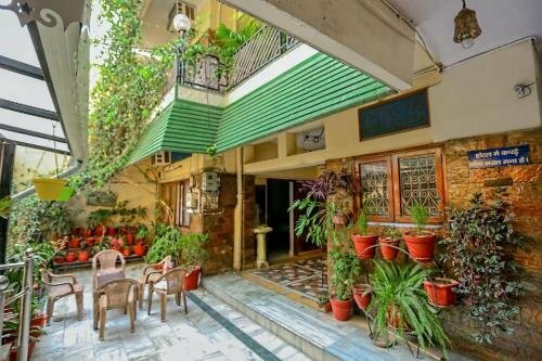 Гостиница Embassy Hotel в Дехрадуне