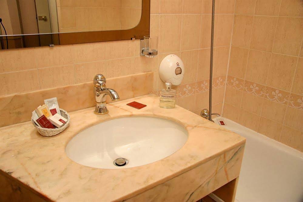 Фото Paix Republique Hotel