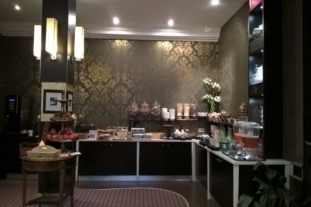 Фото Hôtel Le Versailles