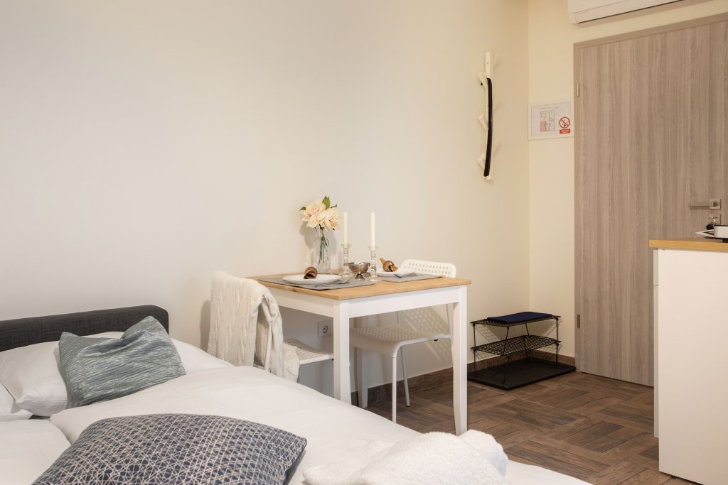 Фото Bright and Cozy Duplex Near City Center