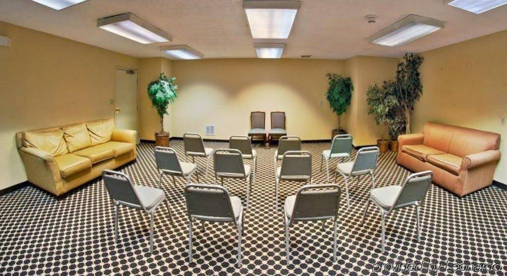 Фото Red Roof Inn Charlotte - University