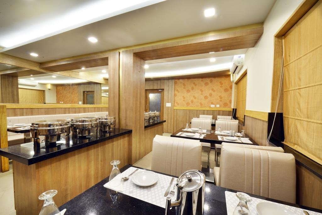 Фото Fabhotel Grand Gunas