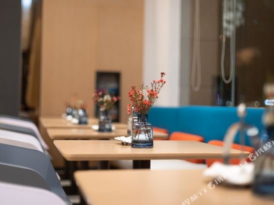 Фото Holiday Inn Express Ningbo City Center