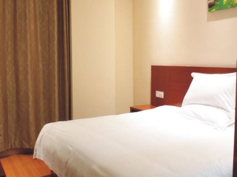 Фото GreenTree Inn Shanghai Songjiang District Sijing Town Sijing Metro Station Express Hotel