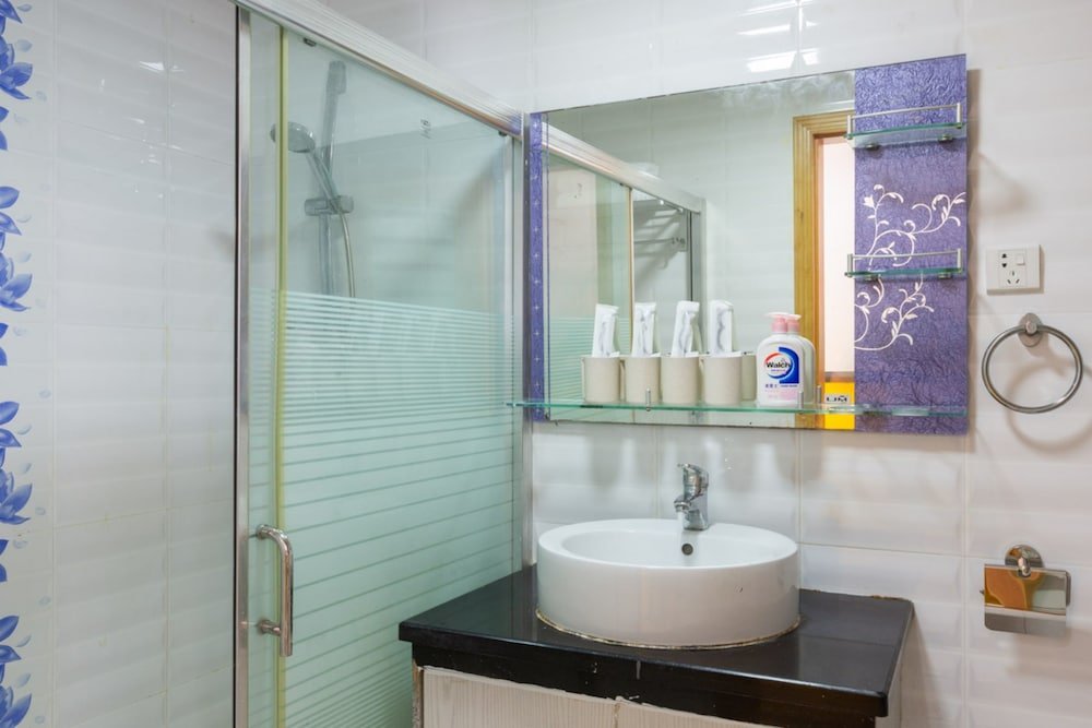 Фото Locals Boutique Apartment Qianshan No. 6