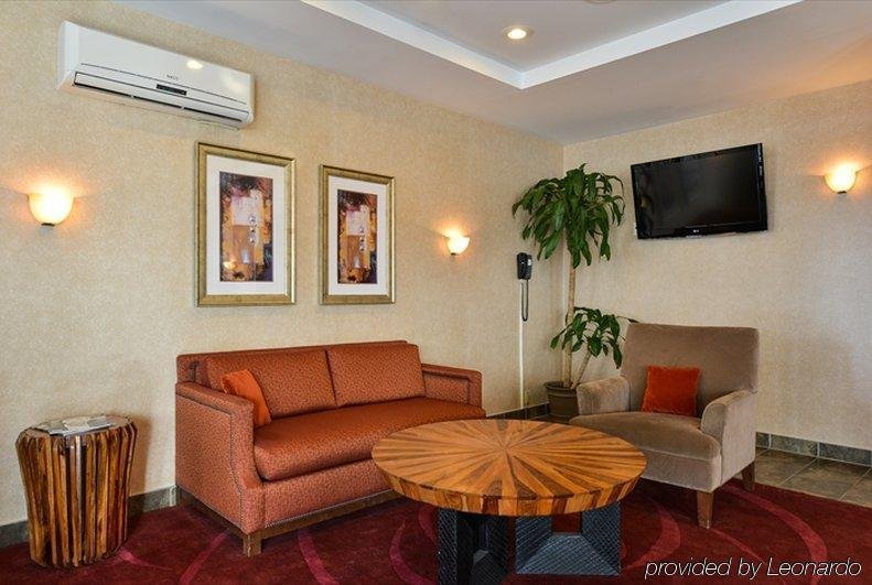 Фото Holiday Inn Express Staten Island West