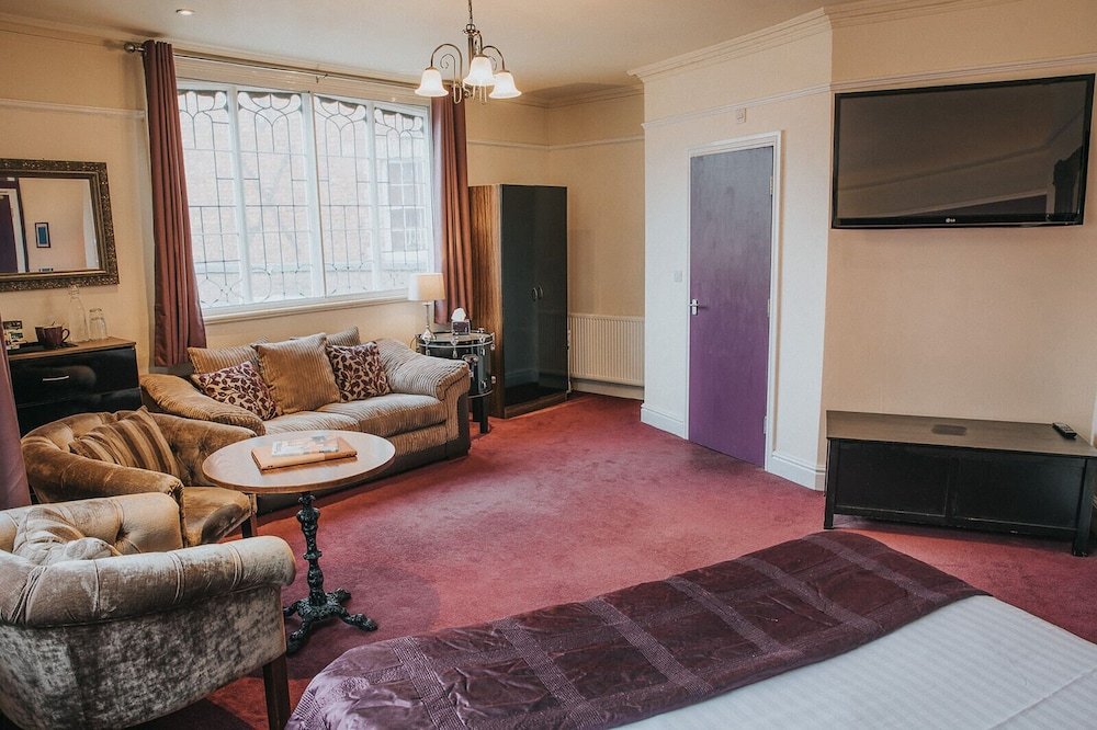 Фото The Saddle Inn