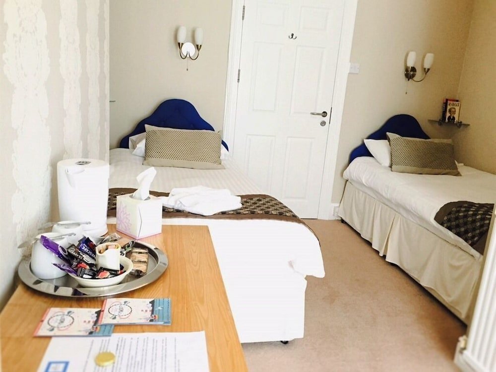 Фото Oyo Plymouth Central Hotel