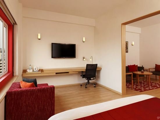 Фото Red Fox Hotel Dehradun